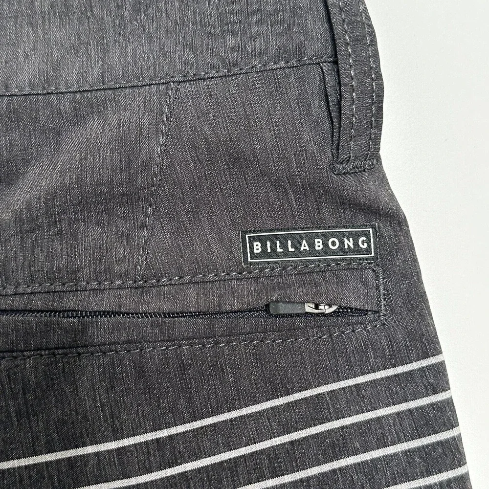 Billabong Shorts Men's Size 24 Gray Crossfire Submersibles 4 Way Stretch Stripes